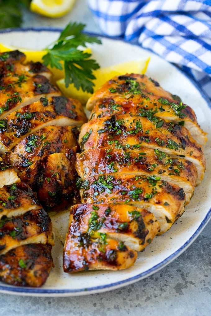 Easy Grilled Chicken Breast: Juicy & Flavorful Dinner Hero